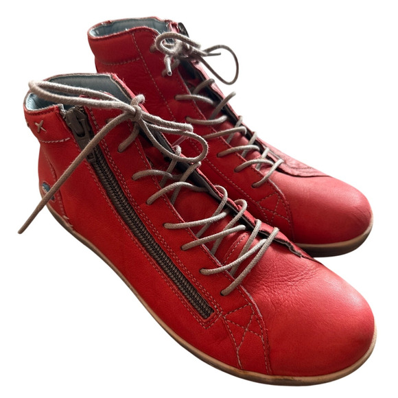 Cloud Aika Womens High Top Sneaker Shoe Red Leather 7.5 Comfort Easy On Side Zip - Picture 2 of 13